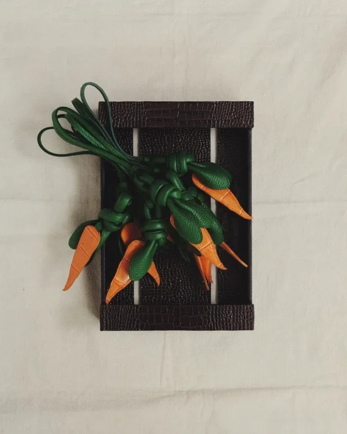 The carrot Knotted carrot-shaped bag charm
