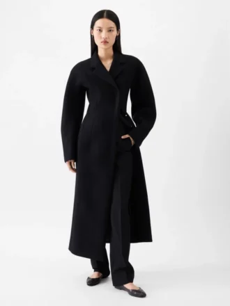 The Curvo coat Round-shoulder coat