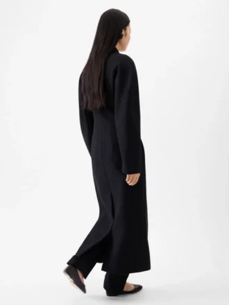The Curvo coat Round-shoulder coat