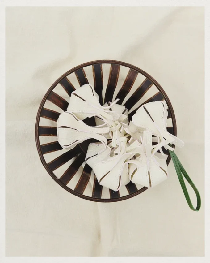 The garlic Origami garlic-shaped bag charm