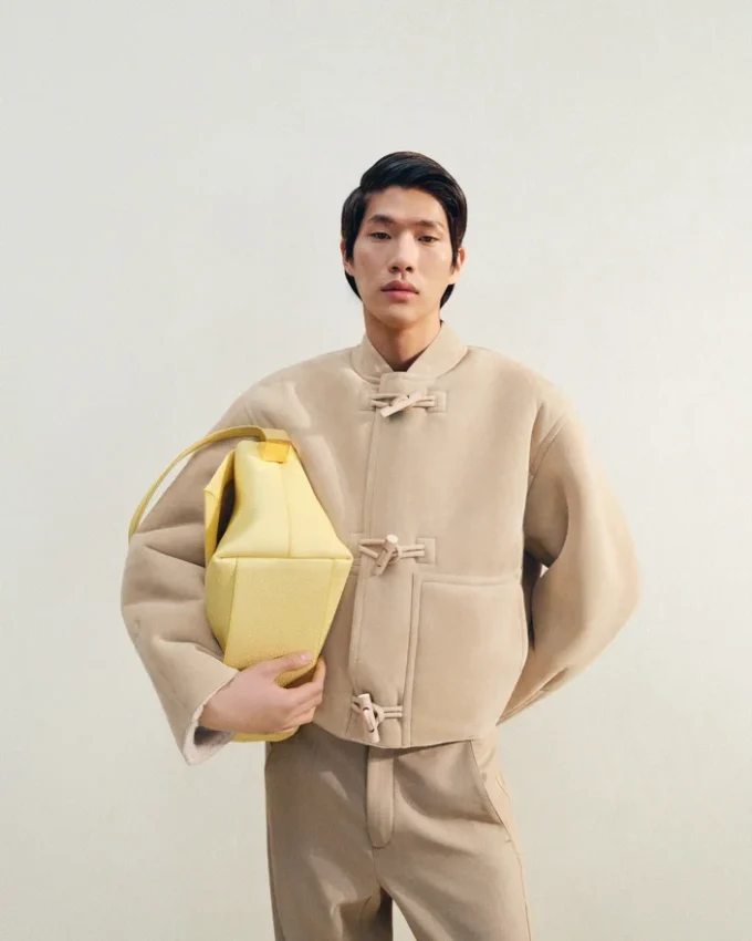 The large Rond Carré Large folded shoulder-bag