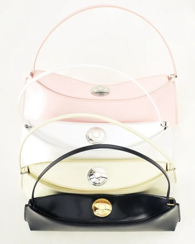 The Ovalo clutch Folded shoulder bag