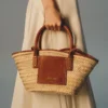 The small Soli basket Raphia beach basket bag