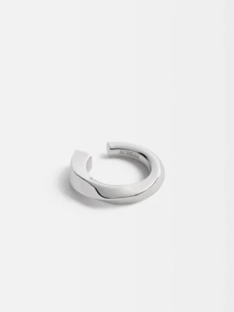 The Tourni ring Twisted ring